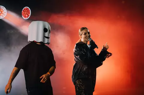 Cine sunt Fantomel și Kate Linn, artiștii români care au lansat hit-ul internațional „Dame Un Grr”. Vor deschide show-ul lui Ricky Martin în România: „Este o onoare”