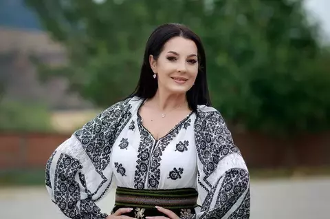 Angela Rusu dezvăluie că a fost bătută crunt de al treilea soț: "După prima palmă, au urmat bătăile. Am fost lovită cu capul de tocul ușii, pumni în coaste, în burtă, târâtă prin casă". De ce nu a divorțat imediat