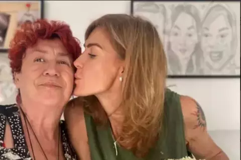 Roxana Ciuhulescu trece prin momente foarte grele: "Mama suferă de cancer pulmonar. S-a internat în spital pentru că avea o răceală sau așa credea"