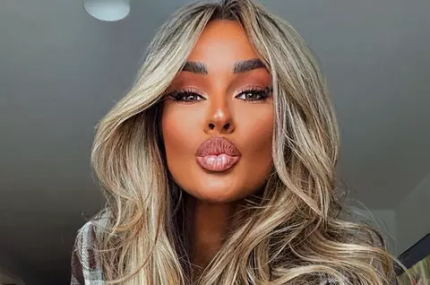 Diana Munteanu, apariție spectaculoasă într-un costum de baie minuscul, în zăpadă: "La cererea voastră, ca de obicei, am ieșit să beau cafeaua pe șezlong"