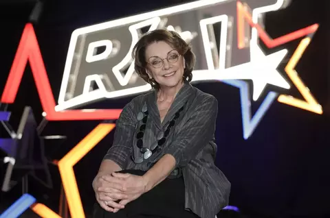 Cum arăta Carmen Tănase la începutul carierei. Avea un stil vestimentar rebel și aceeași privire pătrunzătoare care a făcut-o celebră