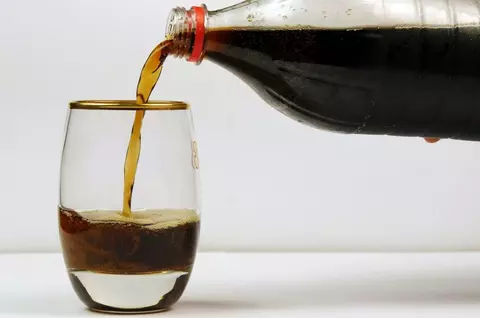 La ce mai poți folosi coca-cola în gospodărie