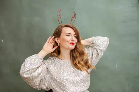 Look-ul de divă pentru Revelion: trucuri de make-up și detalii care fac diferența în noaptea dintre ani