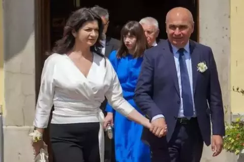 Ce salariu are iubita lui Ilie Bolojan. Ioana Fâșie este asistentă la Spitalul Județean de Urgență Oradea