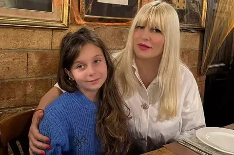 Elena Udrea, apariție surprinzătoare la sala de fitness alături de fiica sa. Cum arată în colanți, la 53 de ani: "Poate așa mă țin și eu de sport"