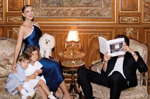 Emily Burghelea recunoaște că viața de cuplu s-a schimbat radical de când are trei copii: "Date-urile romantice au devenit mai rare și mai… creative. Ultima oară când am ieșit doar noi doi am fugit, la propriu, la o cină" / EXCLUSIV