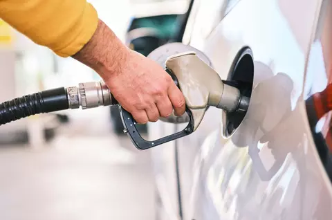 Guvernul a adoptat ordonanţa de urgenţă privind criza carburanţilor. Cât vor costa benzina și motorina de la 1 aprilie 2026