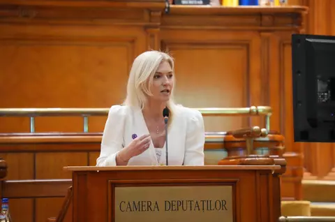 "Legea femicidului", adoptată de Parlament. Alina Gorghiu: "Femicidul nu apare brusc, este rezultatul unei violențe repetate, tolerate de mult timp, în familie, în societate, în comunitate"/ Ce pedepse prevede legea