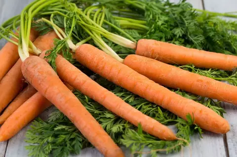 De ce nu ar trebui să arunci frunzele de morcov. Cum le poți folosi