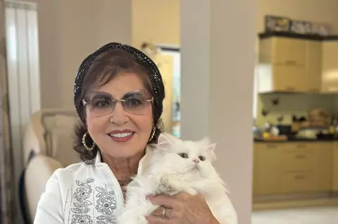 Cum arată casa Irinei Loghin din nordul Capitalei. Are două etaje, nouă camere cu un design special, pereți colorați și multe lumini ambientale