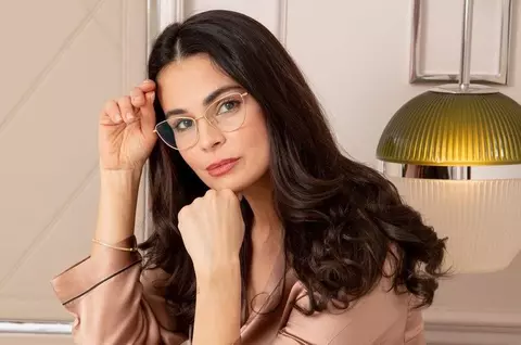 Ce evită Anca Serea când își alege ținutele și cum le răspunde celor care o consideră demodată: „Eleganța nu are vârstă. Fără branduri la vedere!”