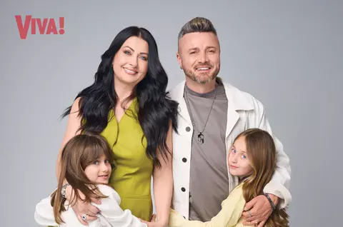 Gabriela Cristea, Tavi Clonda și fetele lor, pictorial aniversar, la 11 ani de căsnicie, în VIVA! de mai: "Viața mea se împarte înainte de copii și după copii. Încercăm să nu se schimbe respectul și iubirea unul față de celălalt" / EXCLUSIV