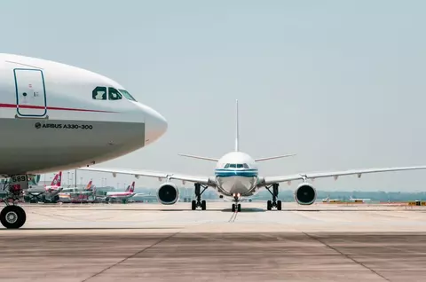 O companie low-cost anulează aproape toate rutele de pe Aeroportul Otopeni din București. Ce zboruri rămân active