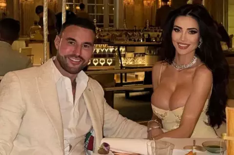 Philipp Plein, gest controversat în timp ce iubita lui, Andreea Sasu, este internată în spital. Cum a apărut milionarul pe rețelele de socializare: "Arta de a-ți construi o viață, nu doar o putere globală"