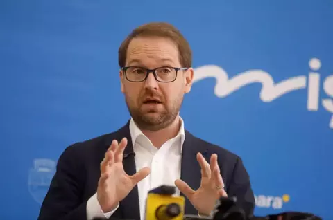 Dominic Fritz (USR) dezminte zvonurile privind o alianță cu PSD: "Nu dăm stabilitate corupților. Nu există niciun fel de negocieri subterane despre asta"