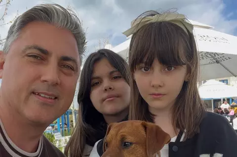 Unde pleacă Alexandru Ciucu în vacanța de vară cu fiicele sale și ale Alinei Sorescu. Designerul le-a pregătit o escapadă specială, în țară, dar și în Grecia: ”Eu le-am propus aceste trasee, iar fetele le-au acceptat”/ EXCLUSIV