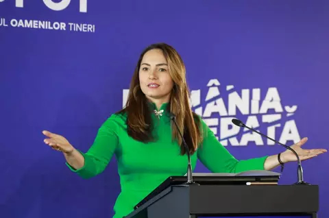 Anamaria Gavrilă, lidera POT, după consultările cu Nicușor Dan: "Noi vom susţine orice formulă pro-occidentală. Ne-a bucurat deschiderea şi intenţia dânsului de a înţelege poziţiile fiecărui partid"