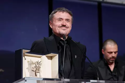Cristian Mungiu, probleme în aeroport din cauza trofeului câștigat la Cannes, la revenirea din Franța: „Am dat peste singurul francez care nu știa ce e un Palme d’Or”