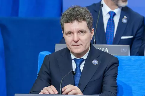 Președintele, premierul, miniștrii și parlamentarii vor avea salarii mai mari odată cu aplicarea noii legi a salarizării. Câți bani va încasa lunar Nicușor Dan
