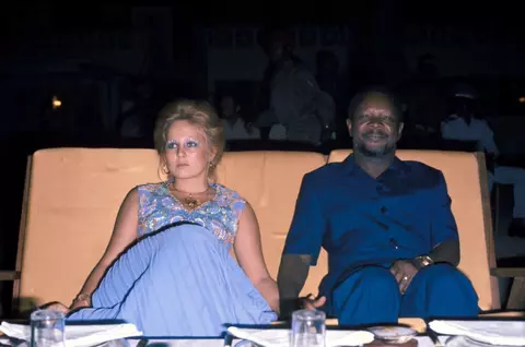 Cum a ajuns Gabriela Drâmbă să fie obligată de Ceaușesecu să se mărite cu dictatorul african Bokassa. Ulterior, ea a fost soția lui Gheorghe Dinică: "Nu l-am iubit niciodată, dar nu puteam evada"