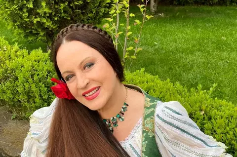 Cum arată Maria Dragomiroiu în costum de baie, la 70 de ani: "Românii găsesc oriunde motiv de petrecere, muzică bună și oameni dragi"