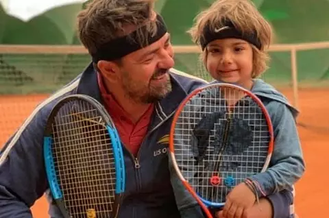 Cum arată, la 12 ani, Toma, băiatul pe care Horia Brenciu l-a adoptat când era bebeluș. Artistul a publicat imagini rare cu fiul său: "Bucuria sufletului meu"