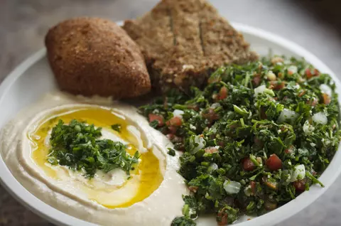 Rețetă de tabbouleh, salată din bucătăria arabă
