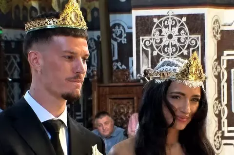 Imagini spectaculoase de la nunta fotbalistului Dennis Man cu Alexandra Grigoriță, după 11 ani de relație: "Ești totul și vei fi mereu". Căpitanul Naționalei, Nicolae Stanciu, le-a fost naș