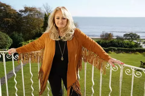 Bonnie Tyler, o viață marcată de cumpene dureroase și o operație care i-a schimbat destinul. La 39 de ani, artista a trăit o dramă sfâșietoare!