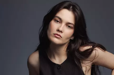 Cine este Ioana Brumar. Tânăra actriță s-a remarcat atât în teatru, cât și în televiziune prin rolurile din „Groapa” și „Trafic”