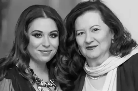 Oana Roman spune că primește semne de la Mioara Roman, la mai bine de doi ani de la moartea ei: ”Eu vorbesc cu ea, îi aprind lumânări, merg la cimitir”/ EXCLUSIV