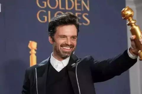 Sebastian Stan, despre plecarea din România și începuturile în SUA: „Mi-a fost rușine, teamă, să spun că sunt român”. Actorul, care a împlinit 44 de ani, trăiește peste Ocean de mai bine de trei decenii