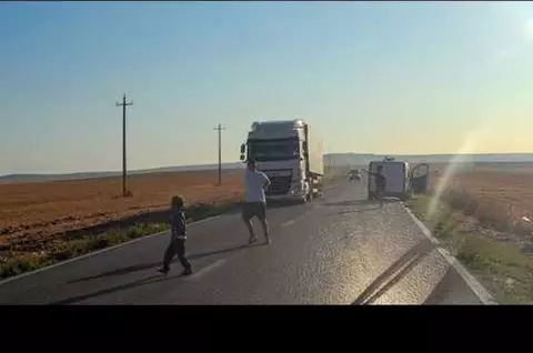 Scene de infarct în Tulcea, după ce un copil de 5 ani a căzut din mașină, în mers, la câțiva metri de roțile unui TIR. Polițist: "De azi, voi da amendă tuturor părinților care își transportă copiii fără centură de siguranță"