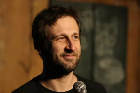 Cine este Radu Isac de la Asia Express 2026. E comediant, locuiește în Anglia și a participat la iUmor