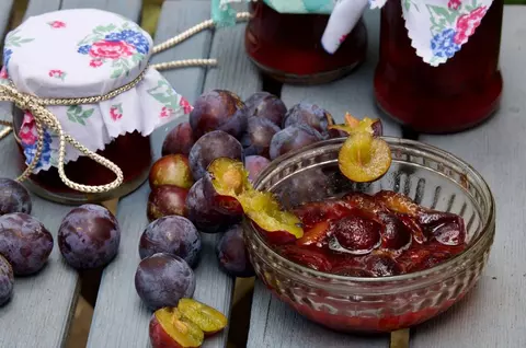 Cât timp se fierbe dulceața de prune