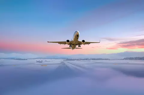 Ce înseamnă termenii pe care îi auzi în avion: mayday, turbulență, holding