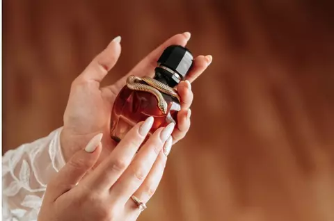 Ce trebuie să urmărești atunci când alegi un parfum original de damă?