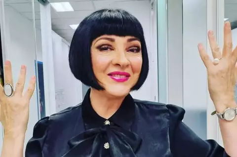 Cum este Neti Sandu dincolo de micul ecran și ce relație are cu celebritatea: "Mai neplăcut e atunci când anumiți oameni vin cu o familiaritate nepotrivită și îți dau așa o palmă peste umăr, de parcă ne cunoaștem de-o viață"  / EXCLUSIV