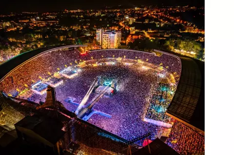 IQOS la UNTOLD 2026: Un remix  de inspirație, creativitate și expresie personală