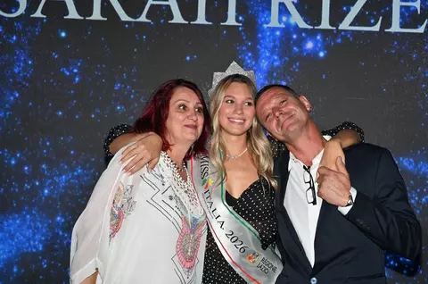 Miss Italia 2026 este o româncă de 18 ani. Cine este Sarah Rizea, sportivă de performanţă, și cu ce se ocupă părinții ei: "Dedic victoria familiei mele"