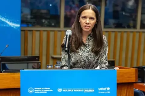 Mirabela Grădinaru, invitată la New York, la o dezbatere despre educația digitală a copiilor. Cum s-a îmbrăcat partenera președintelui României la întâlnirea cu Melania Trump