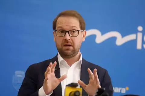 Dominic Fritz, despre noul Guvern: „Nu există un premier independent. Este o sintagmă fără niciun fel de sens. Nici apolitic nu există”. USR este pregătit să susțină alegerile anticipate