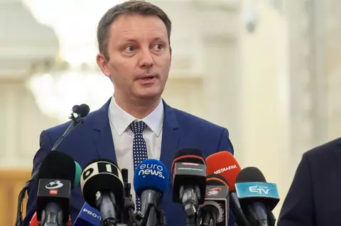 Guvernul Mureșan, susținut de PNL, USR și UDMR, a picat în Parlament, cu 182 voturi pentru și 15 împotrivă / Discursurile liderilor politici