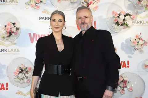 Mihai Albu și soția, Elena Nechifor, apariție de cuplu cu stil și personalitate la VIVA! Influencers Party 2026. Cum au reinterpretat tema Urban BLOOM