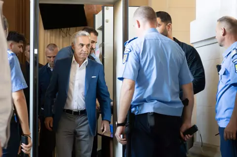 Ce a făcut Călin Georgescu în timpul procesului în care este acuzat de complicitate la tentativă de lovitură de stat. Termenul de la Curtea de Apel s-a încheiat cu o amânare