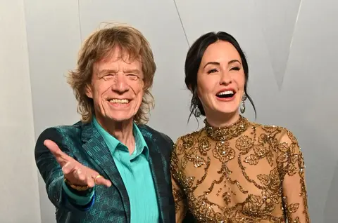 La 83 de ani, Mick Jagger are o logodnică cu 44 de ani mai tânără. Cum arată viața alături de Melanie Hamrick și fiul lor de 9 ani: „Pentru și mai multe aventuri, râsete și distracție”