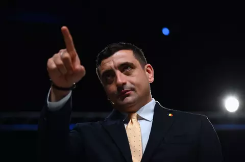 George Simion, poziție radicală în timpul sesiunii de vot pentru învestirea Guvernului Mureșan: „Nu vom vota niciun guvern până nu îl eliberați și nu îi faceți dreptate lui Călin Georgescu”