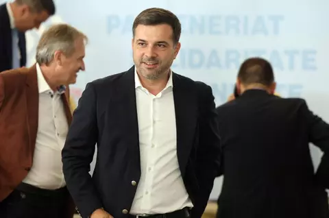 Noul ministru al Transporturilor, gafă la prima sa vizită pe un șantier de autostradă. Ștefan Popa a greșit numele Tunelului Momaia de pe Autostrada Sibiu-Pitești: "Am fost și eu în Tunelul Momoa!"
