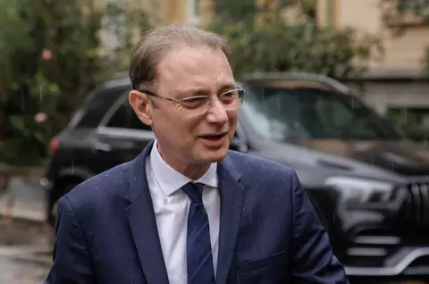 Guvernul Niculescu propune scutire de CASS pentru mamele cu copii sub 2 ani. Indemnizația de creștere a copilului, plătită și după revenirea la muncă: "Să păstreze încă 6 luni"
