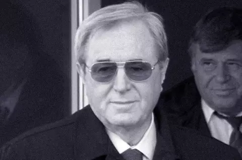 Victor Pițurcă, Anghel Iordănescu și Viorel Hrebenciuc, îndurerați la priveghiul lui Viorel Păunescu. Imagini sfâșietoare de la Biserica Sfântul Elefterie Vechi din Capitală: „A fost un prieten foarte bun. I-a venit și lui sfârșitul”